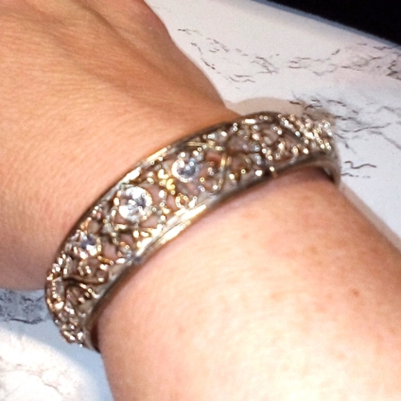 Filagree and Scroll Multi- tone and Rhinestone Stretch Bracelet - Picture 4 of 9